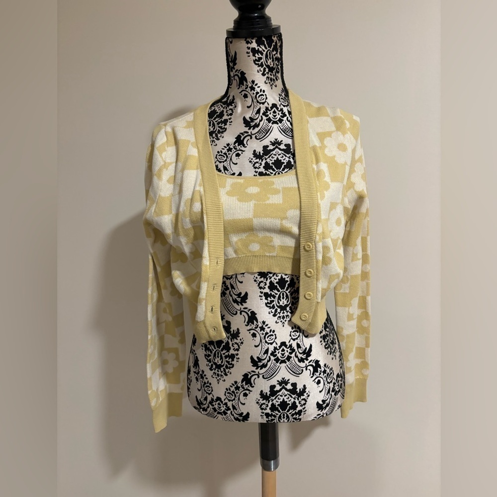 Le Lis two piece sweater set​​​​ floral yellow​​​​​